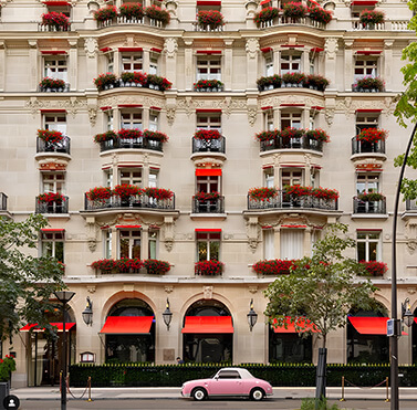 Hotel Plaza Athénée Parigi
