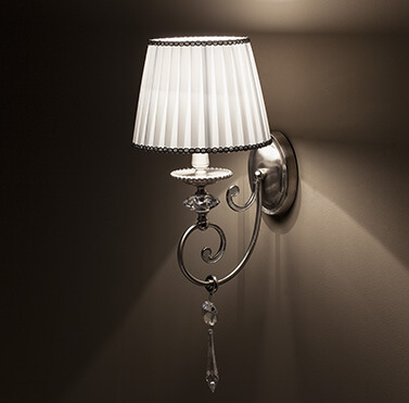 lampada vola parete