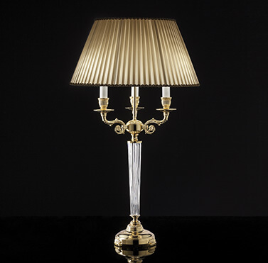 solitaria lampada da tavolo